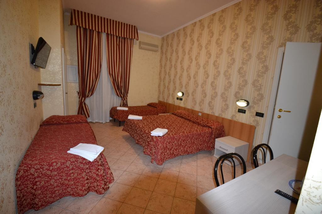 Hotel Ferrarese Rome Exterior photo